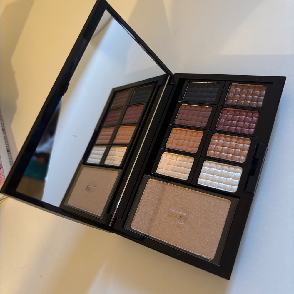 Doucce neutrals eyeshadow (8) and highlighter (1) palette